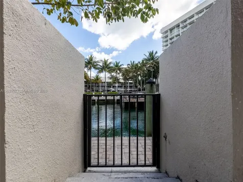 19 Port Side Drive Fort Lauderdale FL 33316