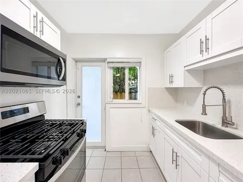 965 Bay Drive Miami Beach FL 33141