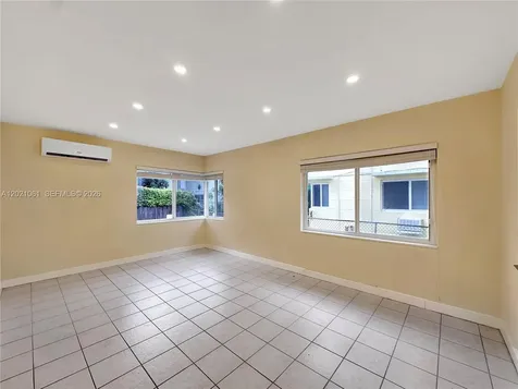965 Bay Drive Miami Beach FL 33141