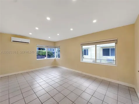 965 Bay Drive Miami Beach FL 33141