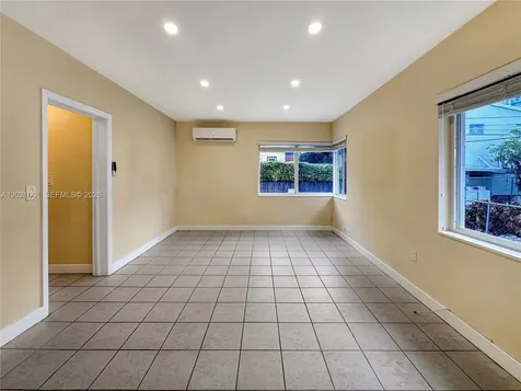 965 Bay Drive Miami Beach FL 33141