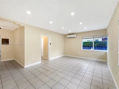 965 Bay Drive Miami Beach FL 33141