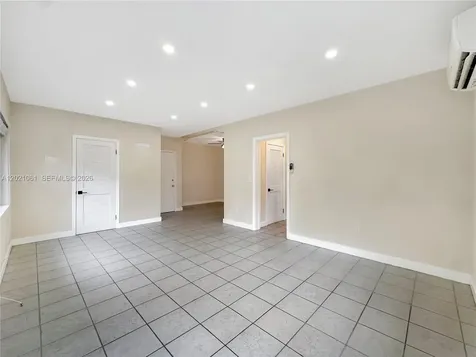 965 Bay Drive Miami Beach FL 33141