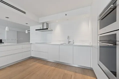 2457 Collins Avenue Miami Beach FL 33140