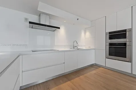 2457 Collins Avenue Miami Beach FL 33140