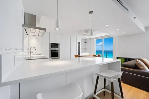 2457 Collins Avenue Miami Beach FL 33140
