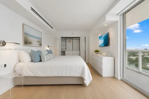 2457 Collins Avenue Miami Beach FL 33140