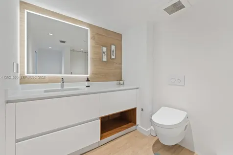 2457 Collins Avenue Miami Beach FL 33140