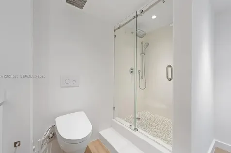 2457 Collins Avenue Miami Beach FL 33140