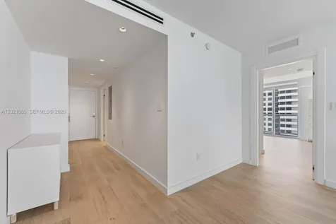 2457 Collins Avenue Miami Beach FL 33140