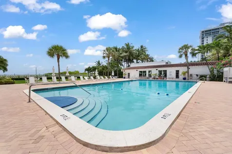 2457 Collins Avenue Miami Beach FL 33140
