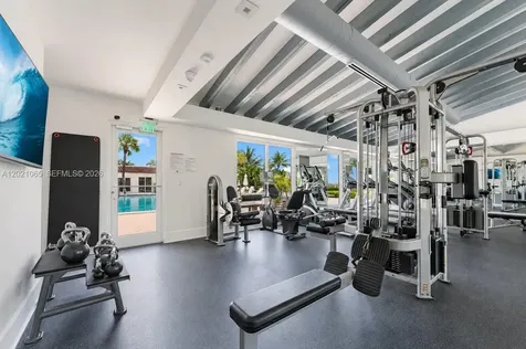 2457 Collins Avenue Miami Beach FL 33140