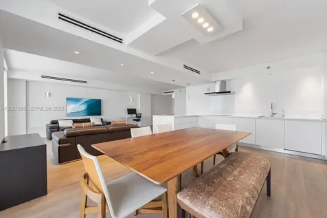 2457 Collins Avenue Miami Beach FL 33140