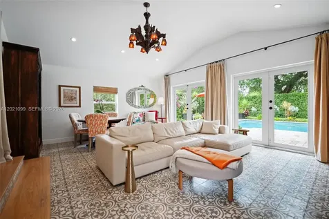 37 Deer Run Miami Springs FL 33166