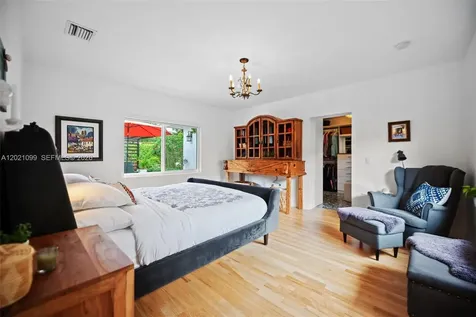 37 Deer Run Miami Springs FL 33166