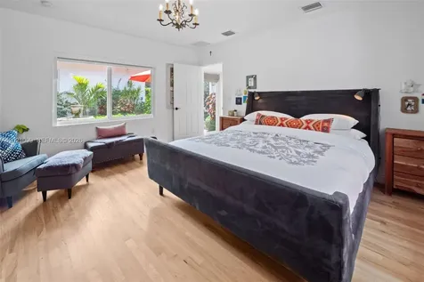 37 Deer Run Miami Springs FL 33166
