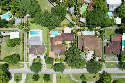 37 Deer Run Miami Springs FL 33166