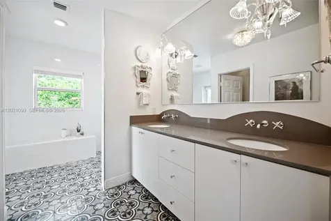 37 Deer Run Miami Springs FL 33166