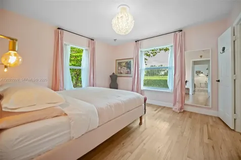 37 Deer Run Miami Springs FL 33166
