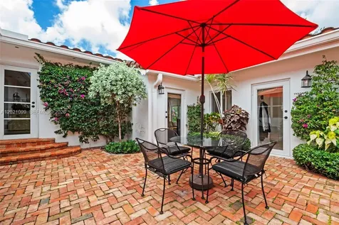 37 Deer Run Miami Springs FL 33166