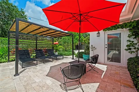 37 Deer Run Miami Springs FL 33166
