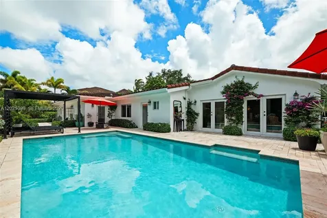 37 Deer Run Miami Springs FL 33166