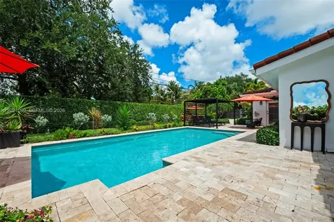37 Deer Run Miami Springs FL 33166