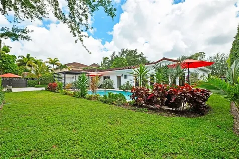 37 Deer Run Miami Springs FL 33166