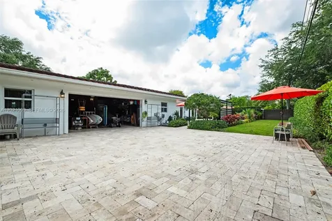 37 Deer Run Miami Springs FL 33166