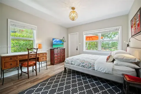 37 Deer Run Miami Springs FL 33166