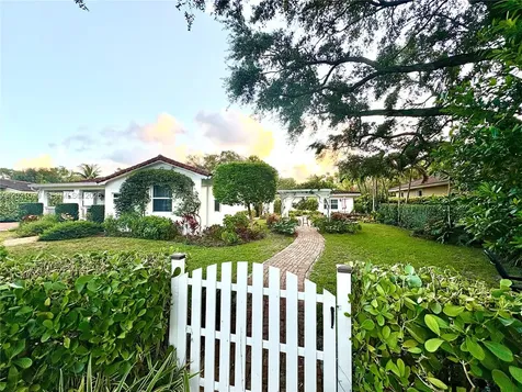 37 Deer Run Miami Springs FL 33166
