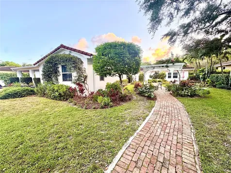 37 Deer Run Miami Springs FL 33166