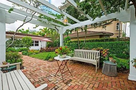 37 Deer Run Miami Springs FL 33166