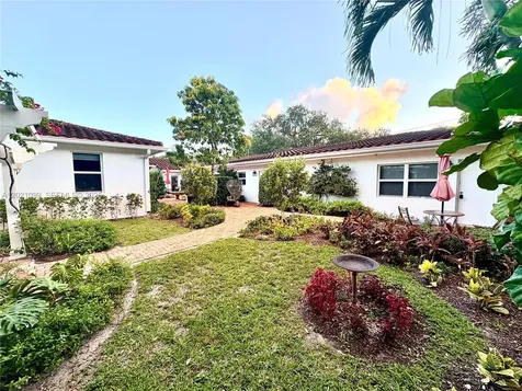 37 Deer Run Miami Springs FL 33166