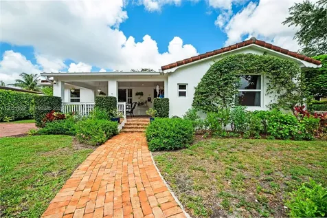 37 Deer Run Miami Springs FL 33166