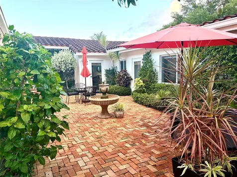 37 Deer Run Miami Springs FL 33166