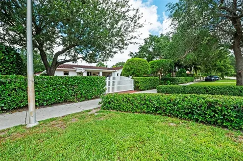 37 Deer Run Miami Springs FL 33166