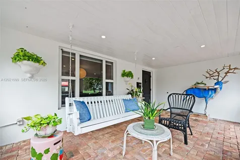 37 Deer Run Miami Springs FL 33166
