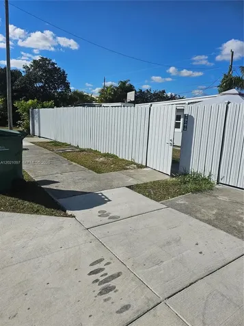 528 NW 10th Street Florida City FL 33034