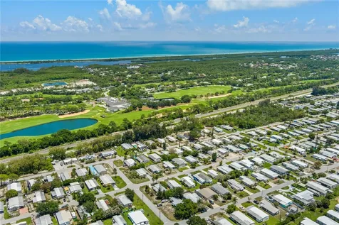 7717 SE Swan Avenue Hobe Sound FL 33455
