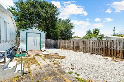 7717 SE Swan Avenue Hobe Sound FL 33455