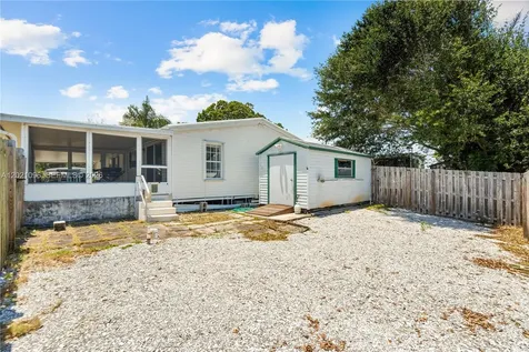 7717 SE Swan Avenue Hobe Sound FL 33455