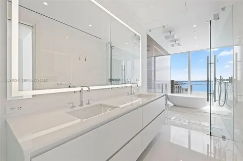 300 Biscayne Blvd Way Miami FL 33131