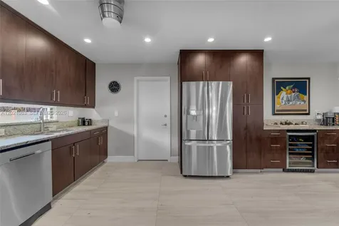 5500 SW 87th Avenue Miami FL 33165