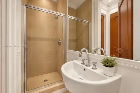 442 Ridgewood Road Key Biscayne FL 33149