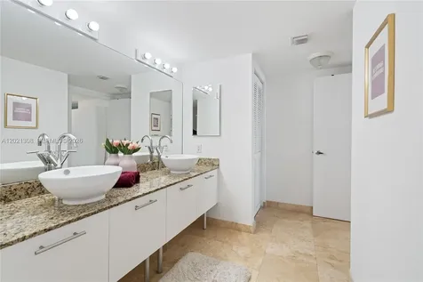 41 SE 5th Street Miami FL 33131