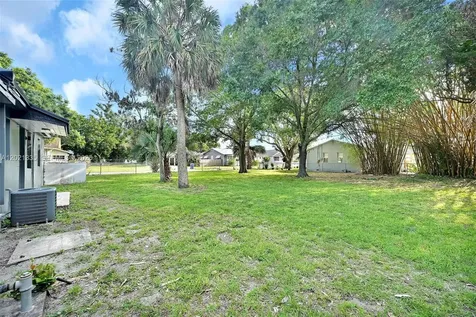 511 S 11th Street Fort Pierce FL 34950