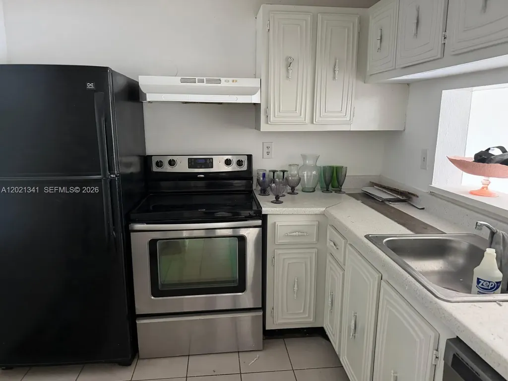 492 NW 165th St Road Miami FL 33169