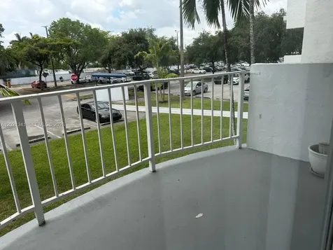 492 NW 165th St Road Miami FL 33169