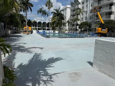 492 NW 165th St Road Miami FL 33169